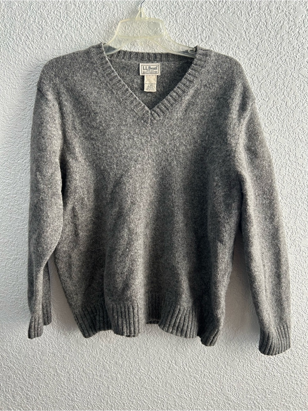 Classic L.L.Bean 100% Shetland Wool V-Neck Sweater Men’s L Gray Minimalist